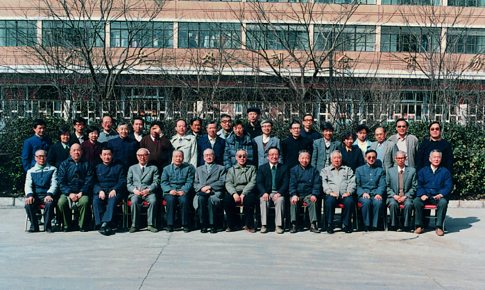 1987年3月，第一届电子学名词审定委员会成立，前排左七为主任委员吴鸿适.png