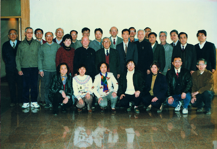 1995年3月，第二届外国科学家译名协调委员会成立，二排左五为卢嘉锡主任.png